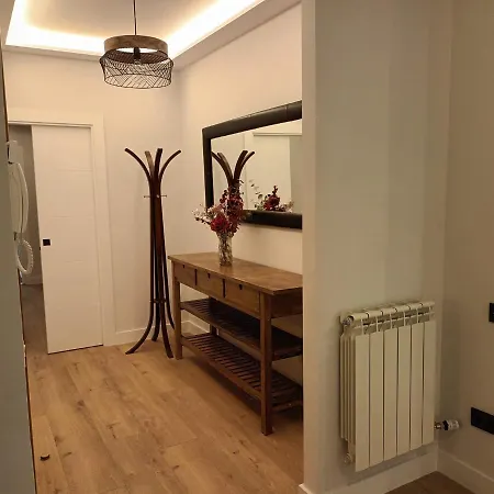 Roma 8 Apartment *